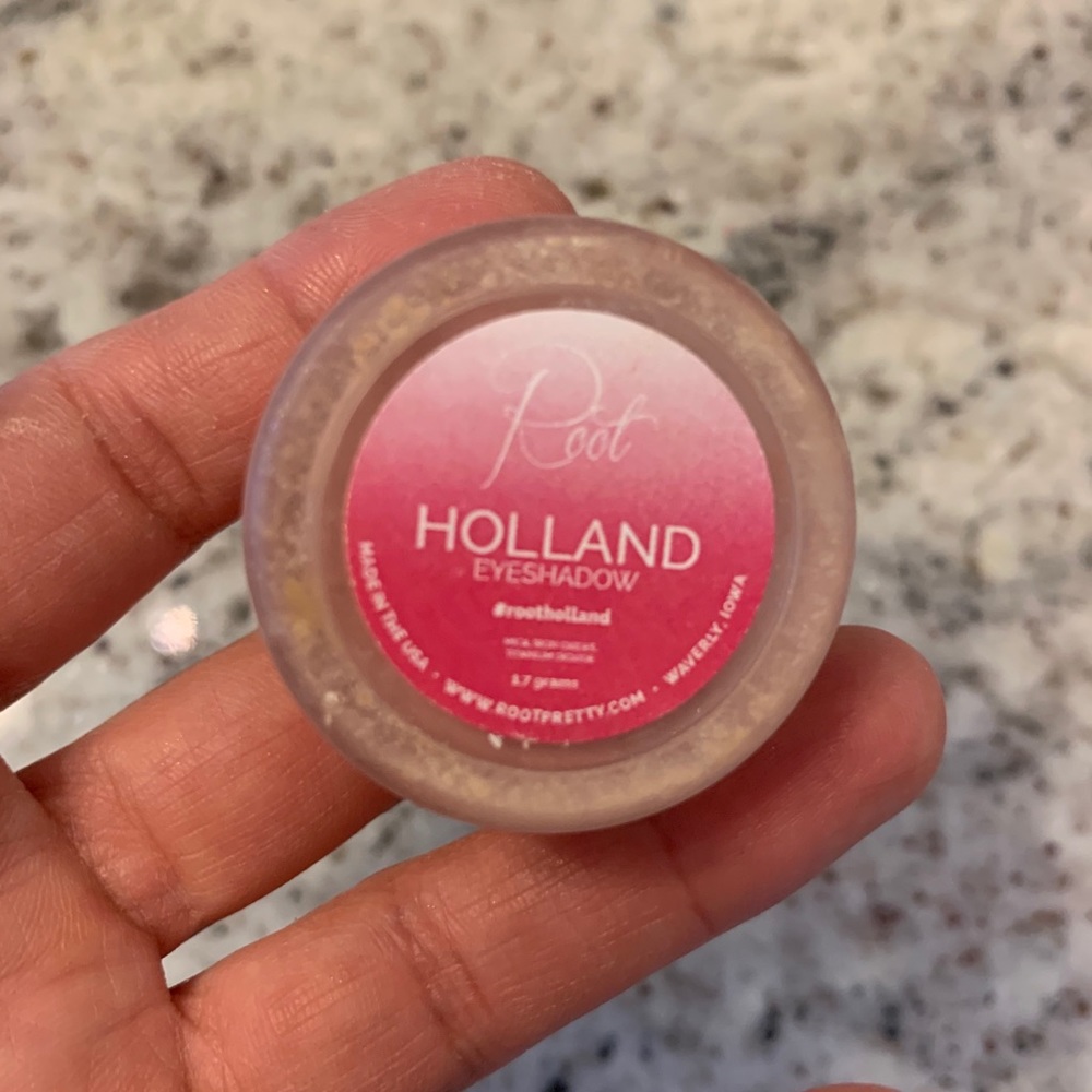 Root Pretty Holland Mineral Eye Shadow